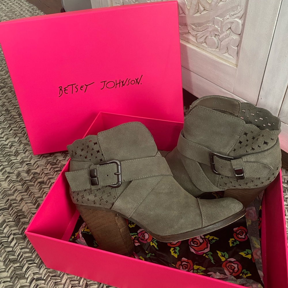 Betsy Johnson gray suede buckle ankle boots